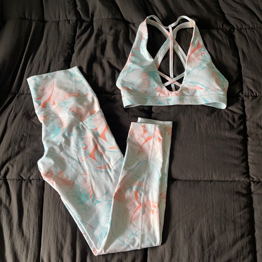 *OG* BuffBunny Island Print Bra and Leggings